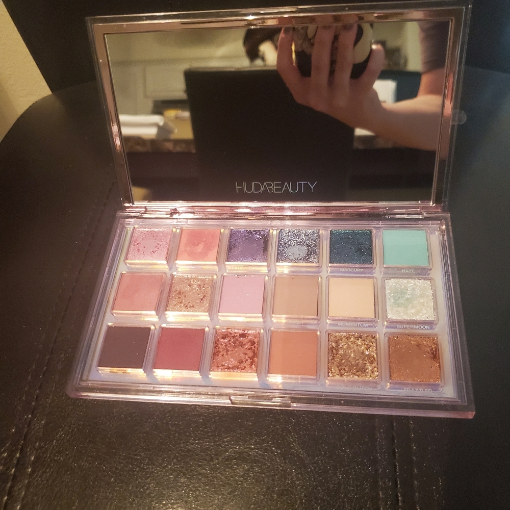 Huda Beauty Mercury retrograde palette